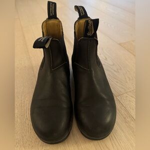 Wmns black Blundstone boots